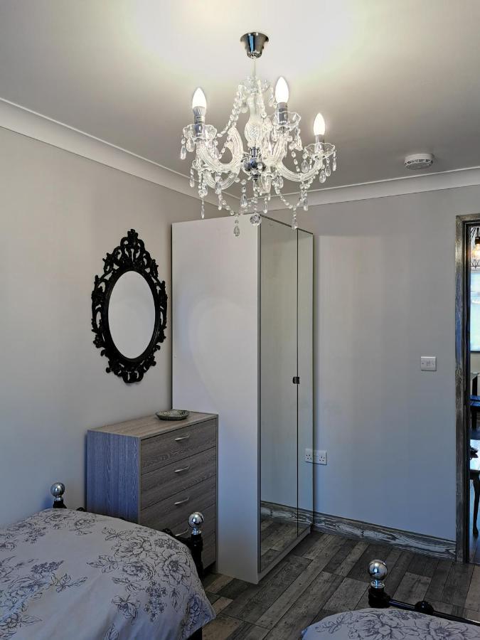 Palaz 2 - 2 Bedroom Flat エドモントン エクステリア 写真