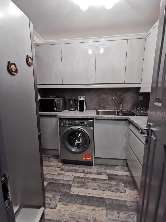 Palaz 2 - 2 Bedroom Flat エドモントン エクステリア 写真