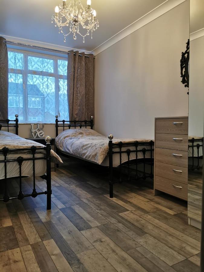 Palaz 2 - 2 Bedroom Flat エドモントン エクステリア 写真