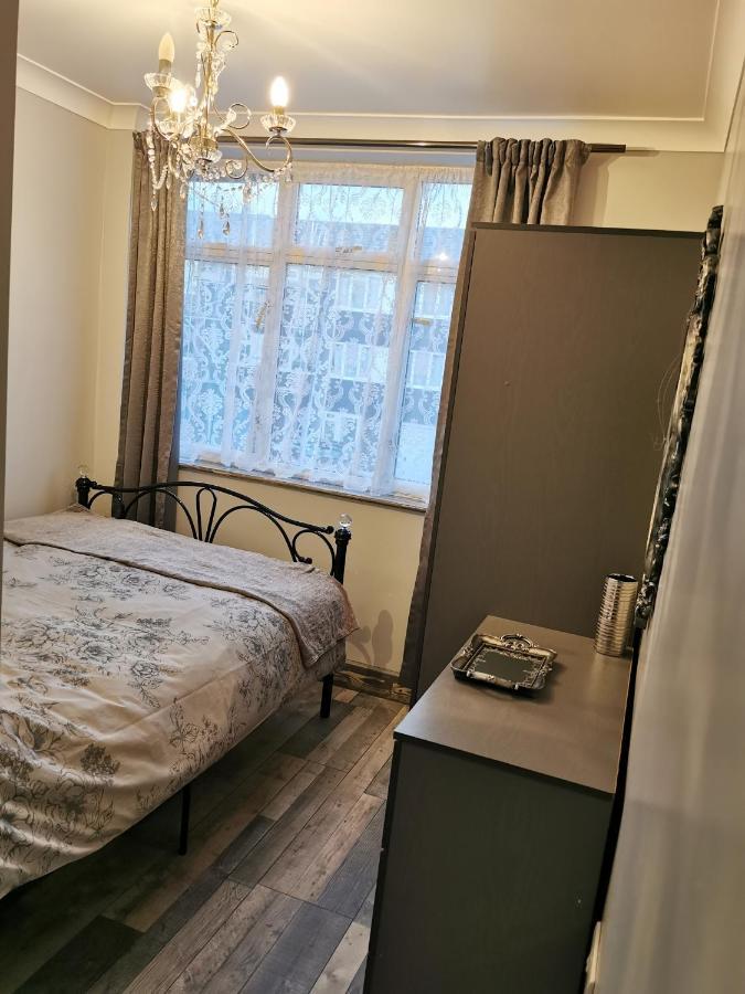 Palaz 2 - 2 Bedroom Flat エドモントン エクステリア 写真