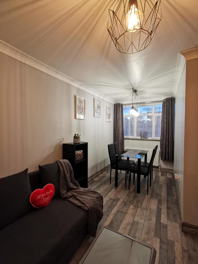 Palaz 2 - 2 Bedroom Flat エドモントン エクステリア 写真