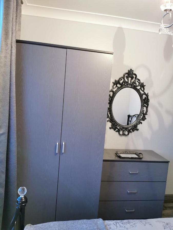 Palaz 2 - 2 Bedroom Flat エドモントン エクステリア 写真