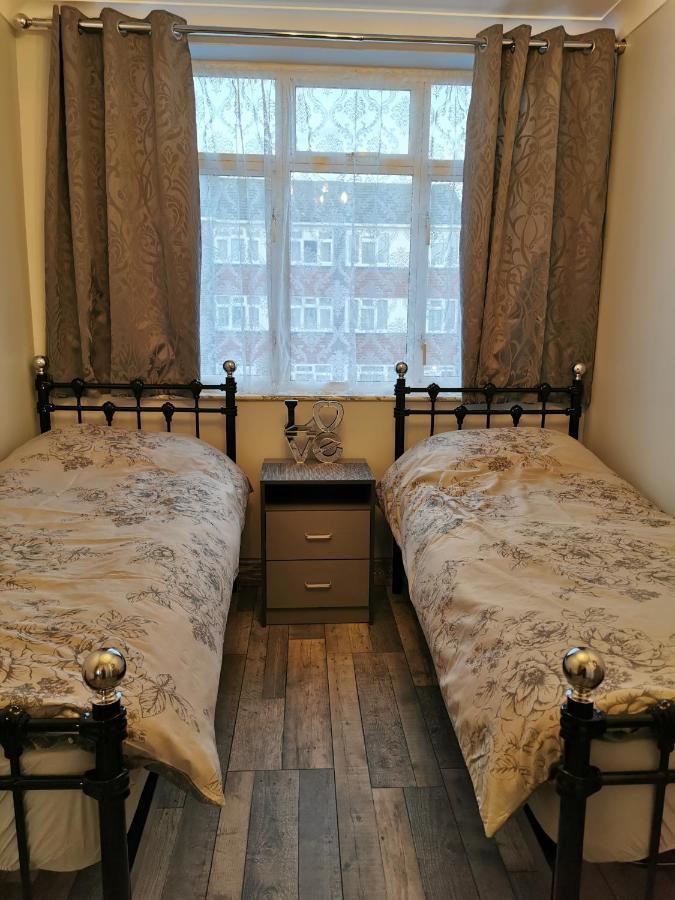 Palaz 2 - 2 Bedroom Flat エドモントン エクステリア 写真