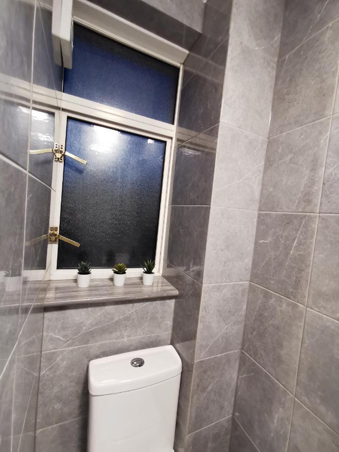 Palaz 2 - 2 Bedroom Flat エドモントン エクステリア 写真