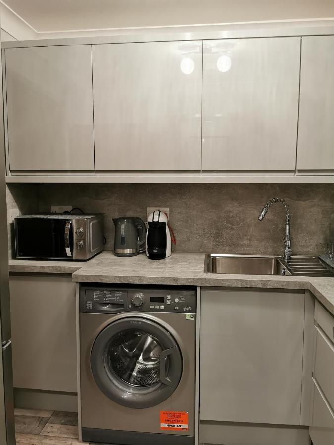Palaz 2 - 2 Bedroom Flat エドモントン エクステリア 写真