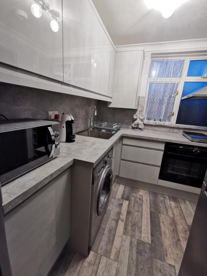 Palaz 2 - 2 Bedroom Flat エドモントン エクステリア 写真