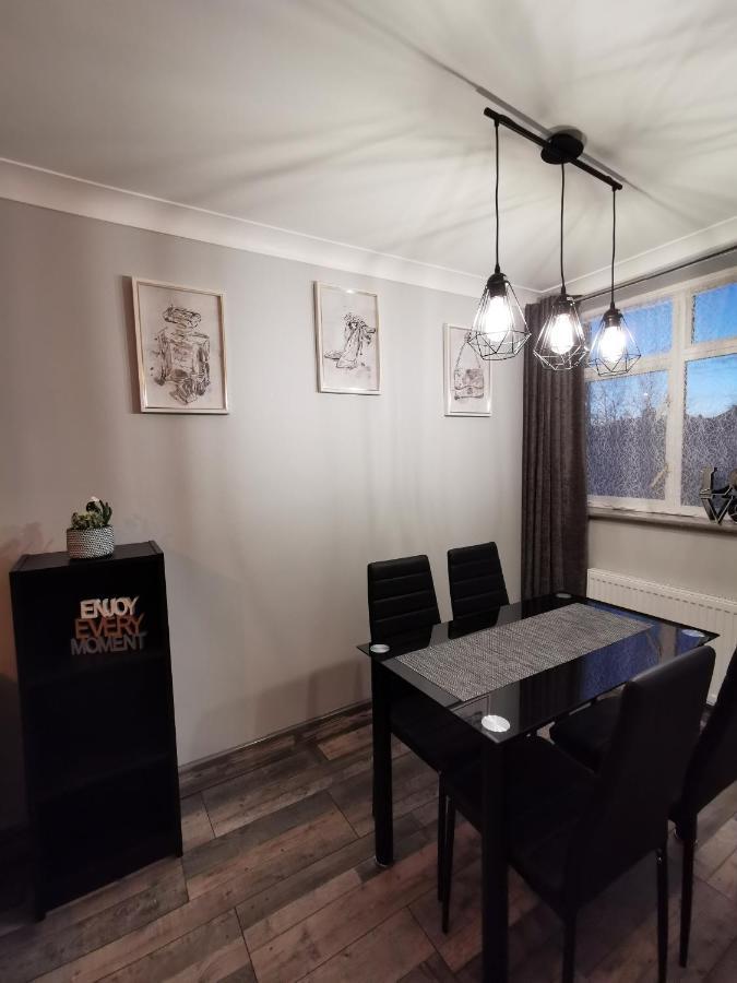 Palaz 2 - 2 Bedroom Flat エドモントン エクステリア 写真
