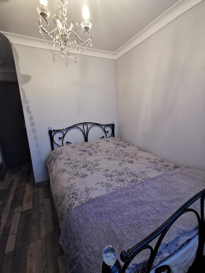 Palaz 2 - 2 Bedroom Flat エドモントン エクステリア 写真
